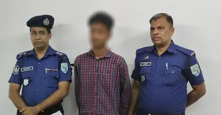 পুলিশ বলছে অভিযানে গ্রেপ্তার; আসামির বাবার ভাষ্য— নিজেই দিয়েছেন তাদের হাতে